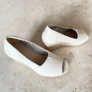 TOMS Michelle Canvas Wedge Heel in Cream, Size 8.5 NWOT